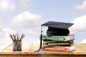 本科在读有报考中国政法大学在职研究生的资格吗