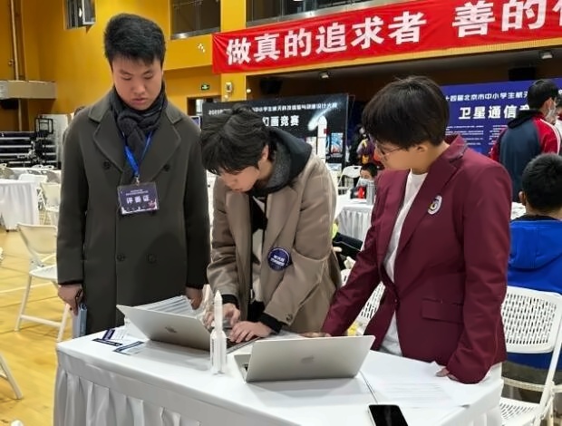 外同文外国语学校学子在北京市航天科技大赛1