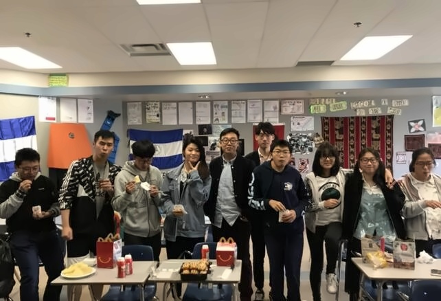 新虹桥学生加拿大生活.jpg