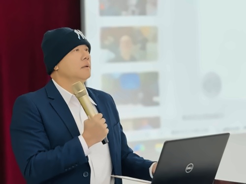 楓華BC學(xué)部副校長EDDIE主持講座