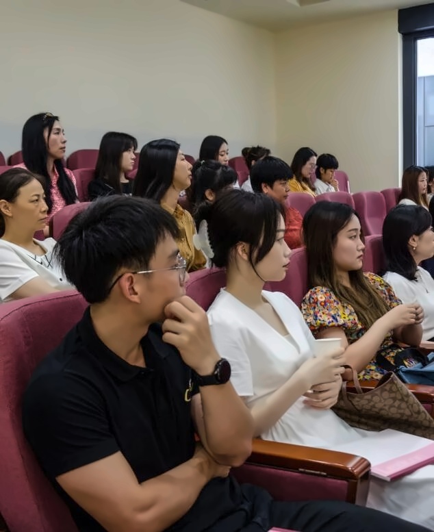 成都沃顿公学教师实训42.jpg