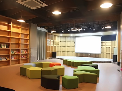 华外同文外国语学校华附外国语影音室