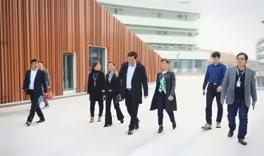 闵云副市长一行莅临湖州帕丁顿双语学校视察指导