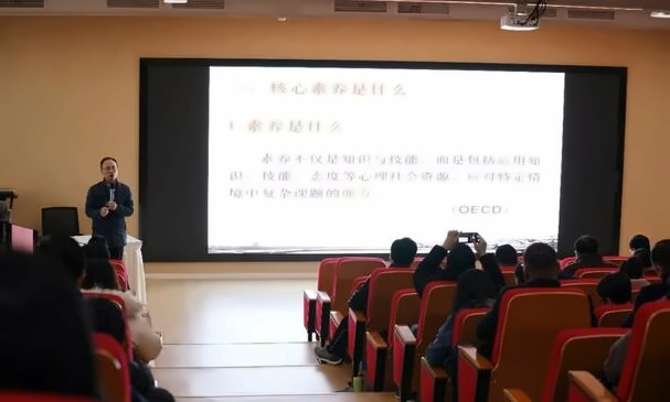 讲座现场.jpg