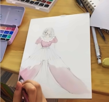 湖州帕丁顿双语初中学生女王礼服设计.jpg