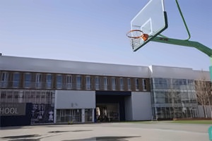 北京一土致知学校室外篮球场