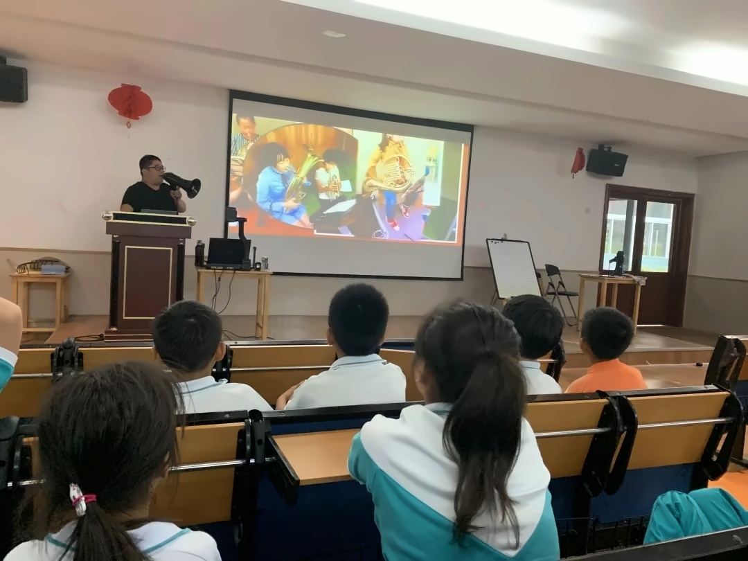 句容碧桂园学校管弦乐团.jpg