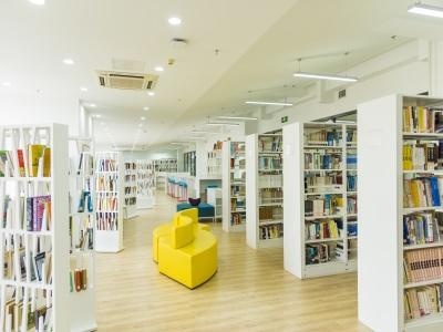 中学图书馆
