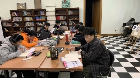 美华学校王老师的图书馆自习室.jpg