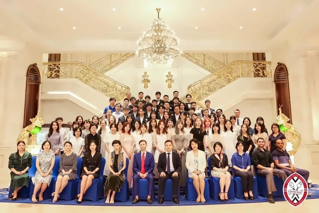 上海诺科学校毕业生合影.jpg