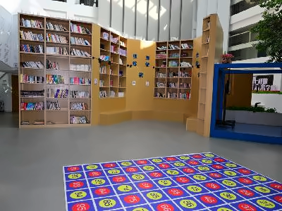 北京明诚学校中庭