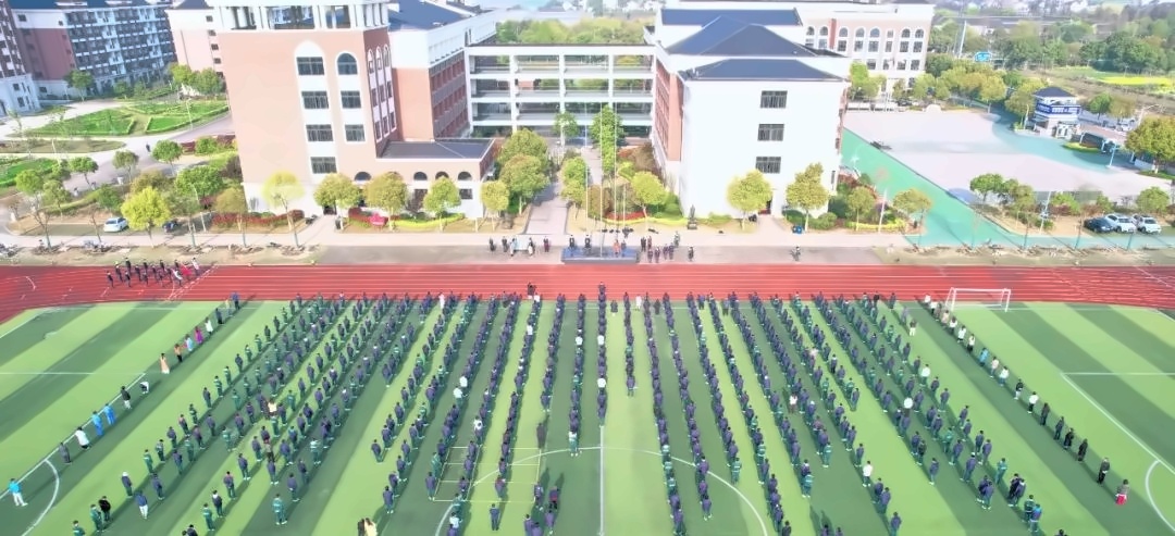 上海金山区枫叶学校升旗仪式.jpg