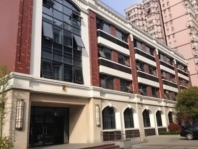 上海新虹桥中学宿舍楼.jpg
