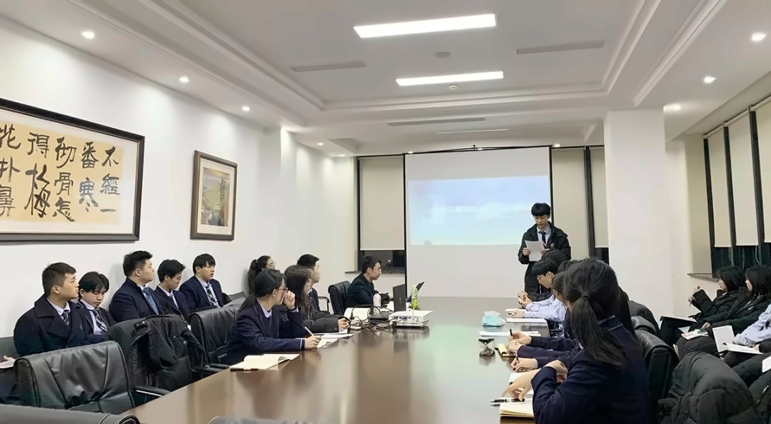 上师大附二外美高部举办第三届学生会第三次全体会议.jpg