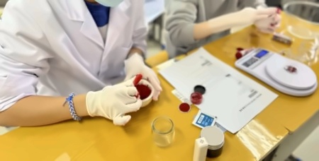 制作口红.jpg