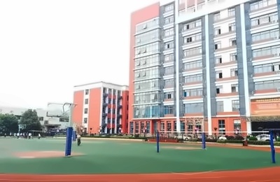 Kings国王国际高中徐汇校区主要教授什么课程？