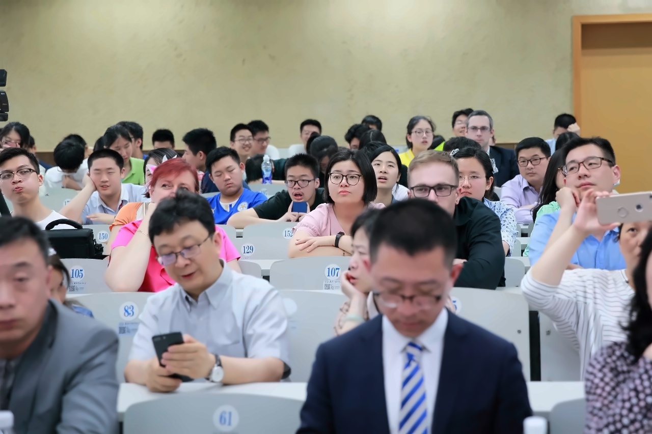 毕业典礼现场.jpg