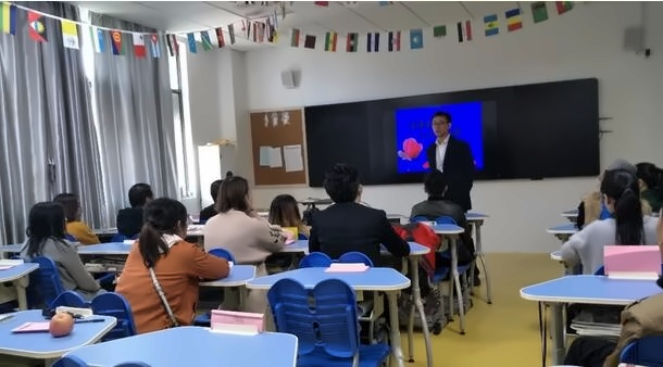 家长会现场.jpg