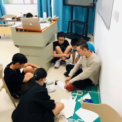 美华学校UIA人文学术科研研讨课程.jpg