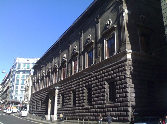 那不勒斯费德里克二世大学