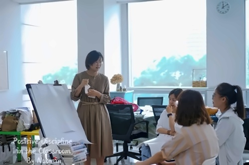 学部校长和老师在暑期参加正面管教培训