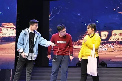 2018上海光华剑桥国际高中迎新晚会：“打，打，打劫”戏码