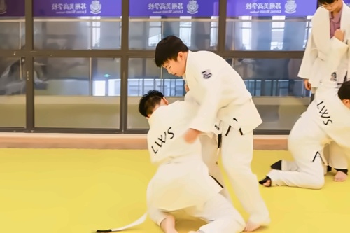 苏州美高学校体育课