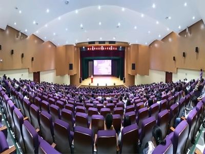 烟台爱华高级中学出国留学部（YIA）大剧院