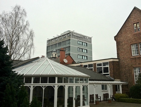 切斯特大学