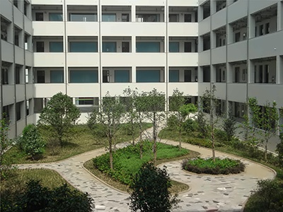 常州市前黄高级中学国际分校教学楼中心花园