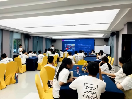 上外立泰A-Level国际课程中心学术营团建.jpg