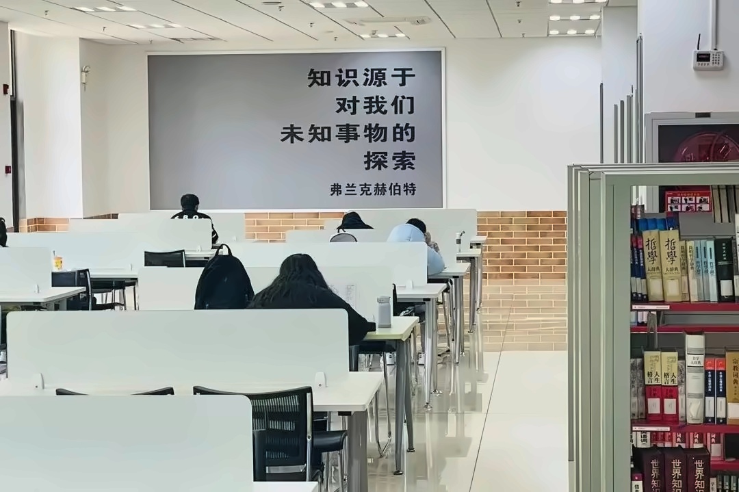上海天华英澳美学校晚自习.jpg