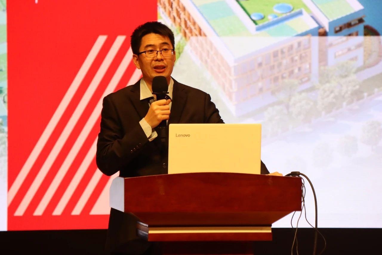 上海托马斯实验学校高中部期中家校沟通会.jpg