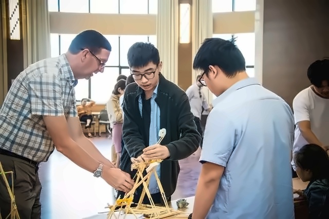 上师大附二外国际部科学展.jpg