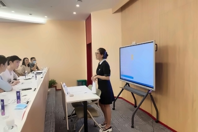 苏州美高学校执行校长Christina(何)
