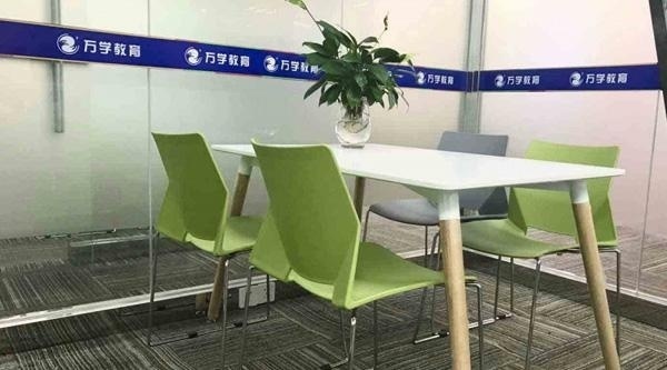 四川海文考研VIP小间课室图片