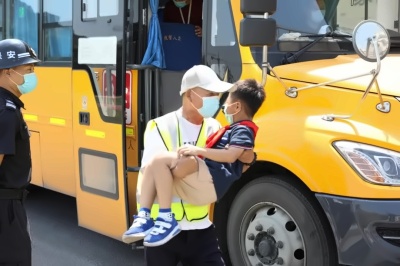 湖州帕丁顿双语学校校车安全演练4.jpg