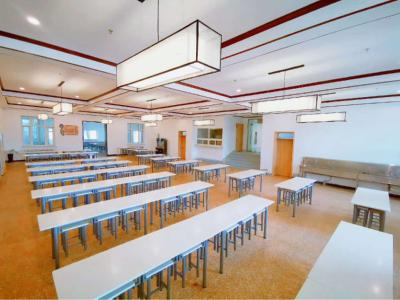 Descartes Academy 笛卡尔法语国际高中