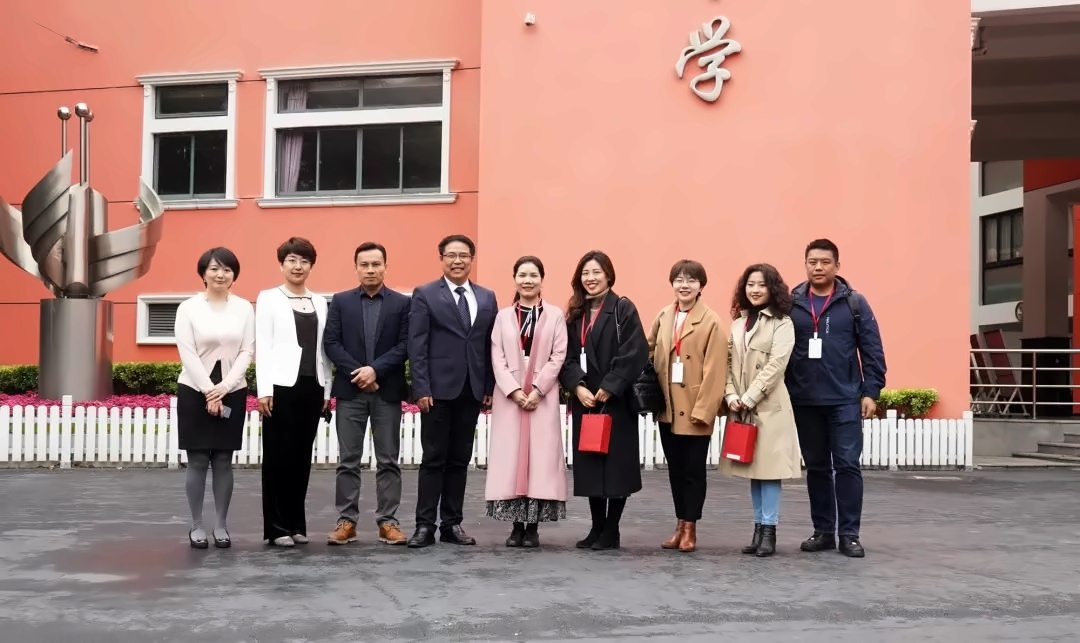 重庆八中国际部代表团来访.jpg