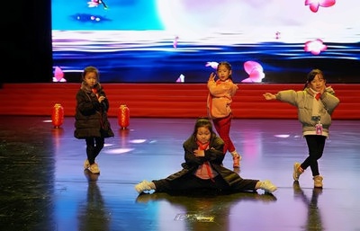 湖州帕丁顿双语学校蒙太奇电影社：文艺汇演现场