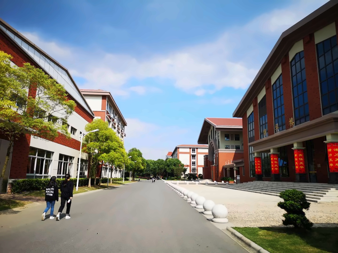 上师大天华学院国际高中部.jpg