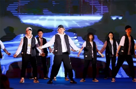 学生表演