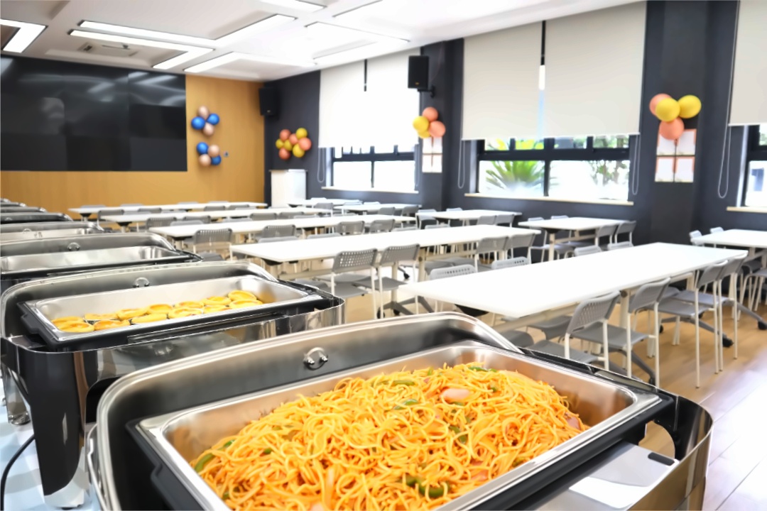新虹桥中学国际部餐厅