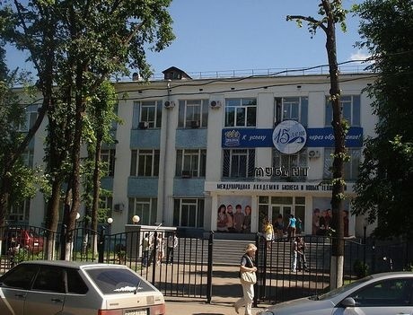 商业与新科技国际学院